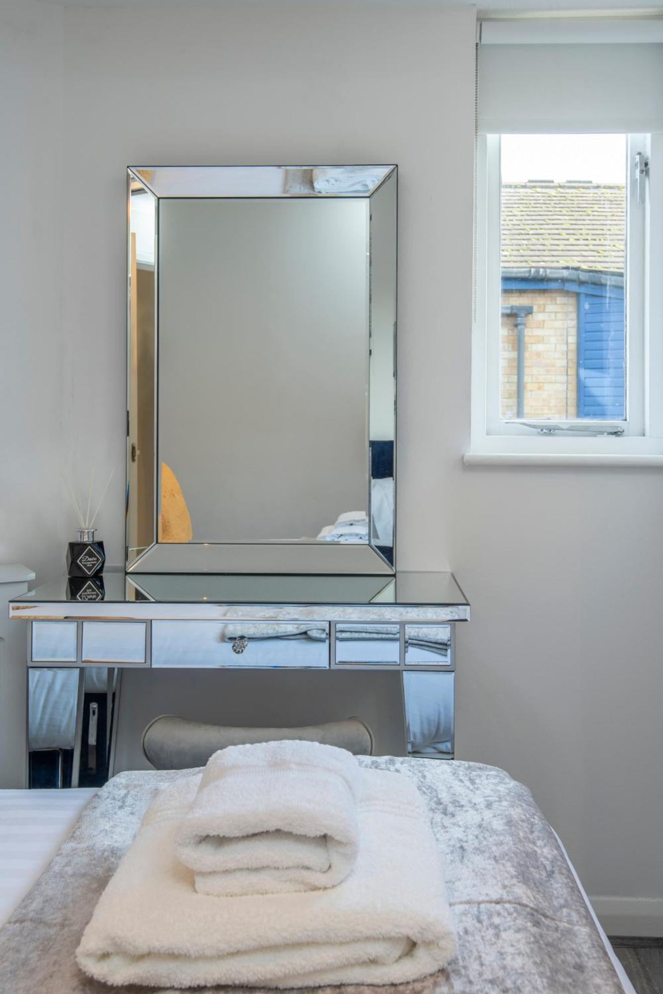 2 Bed Town House With Garden In Hackney, Appartamento *