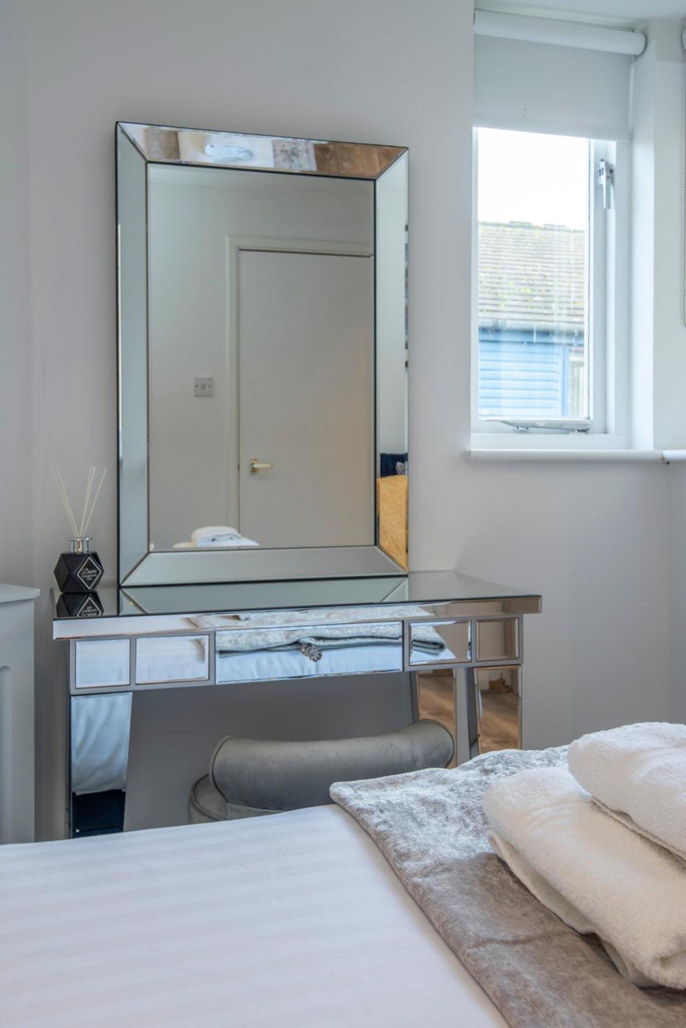 2 Bed Town House With Garden In Hackney, * Londra
