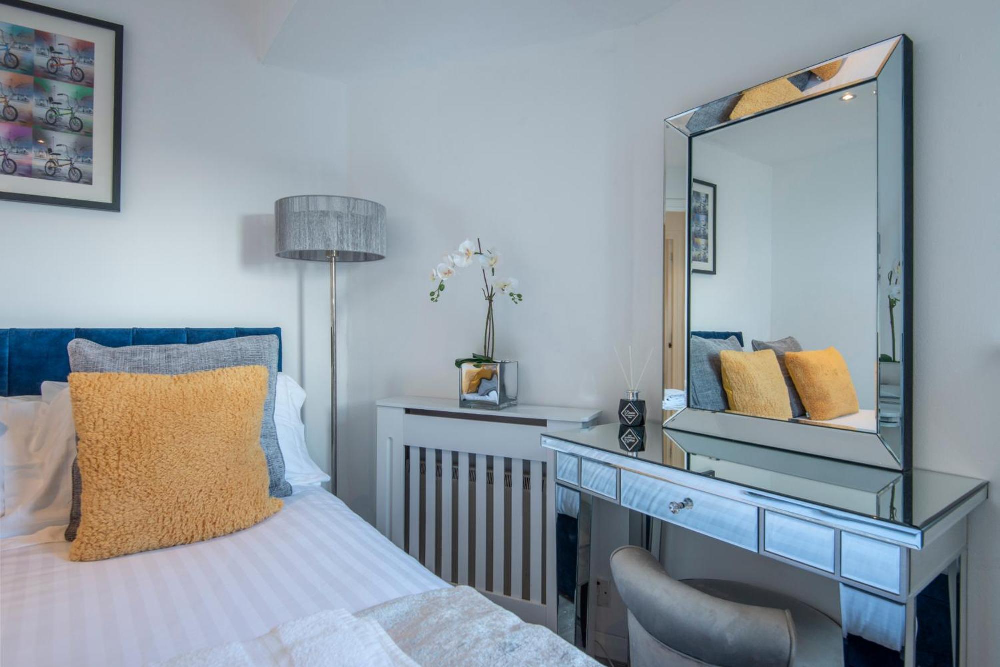 2 Bed Town House With Garden In Hackney, Appartamento Londra
