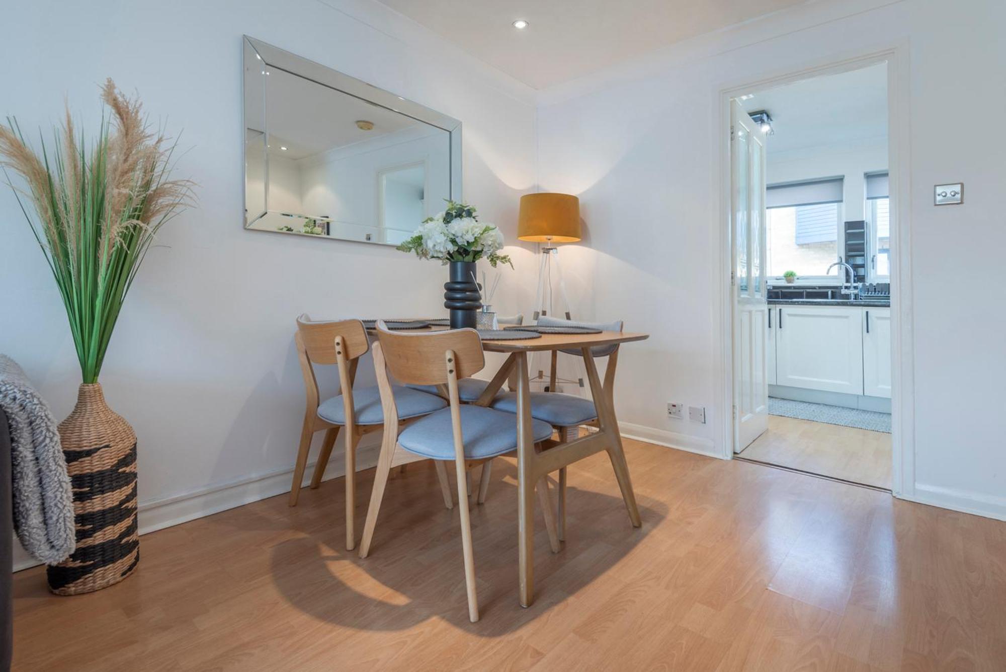 2 Bed Town House With Garden In Hackney, * Londra